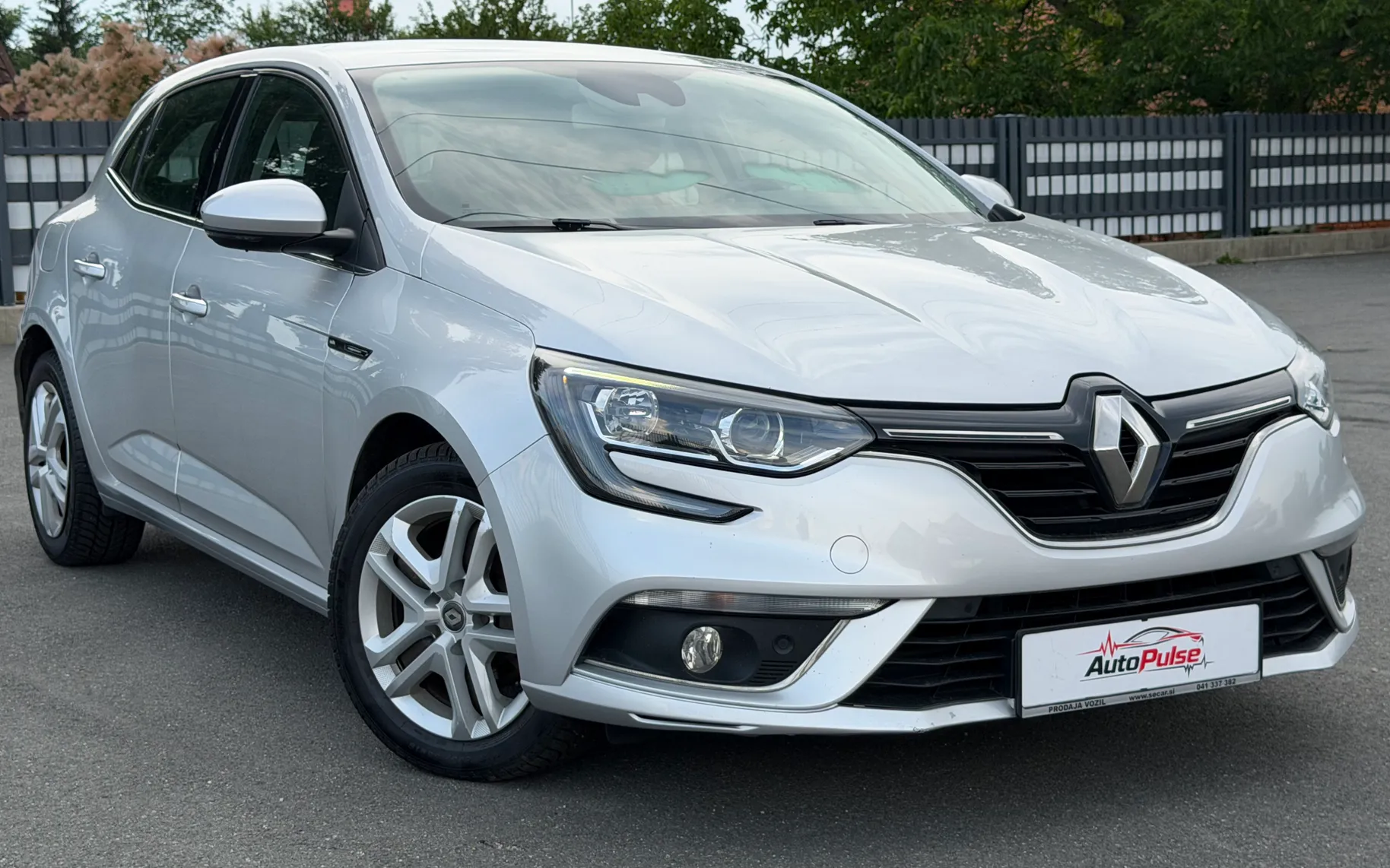 Zunanja slika - Renault Megane - Mégane Mégane Berline dCi 110 Energy Bose EDC - 3
