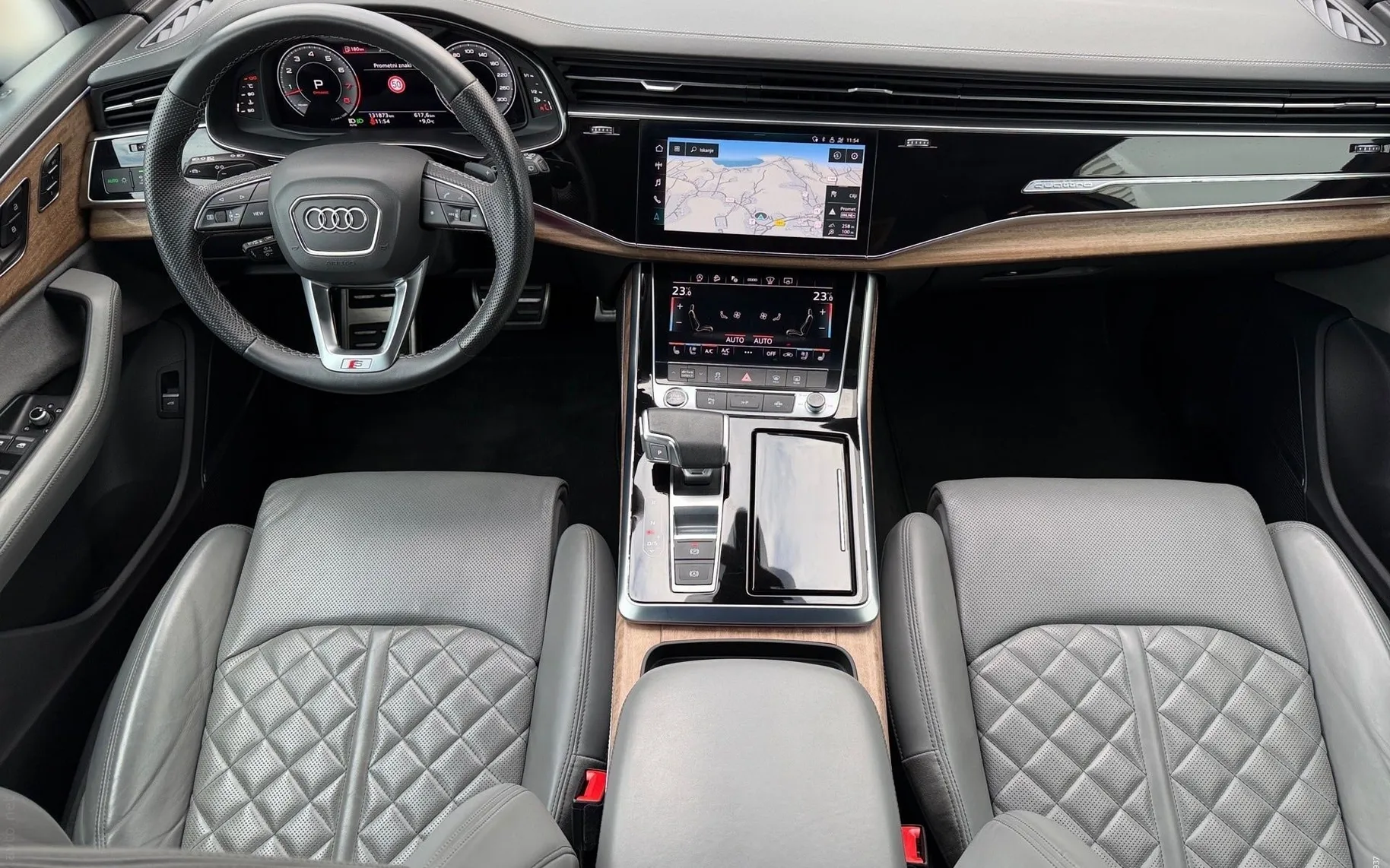 Notranja slika - Audi Q7 - 55 TFSI quattro S-line Panorama - Soft close - 8