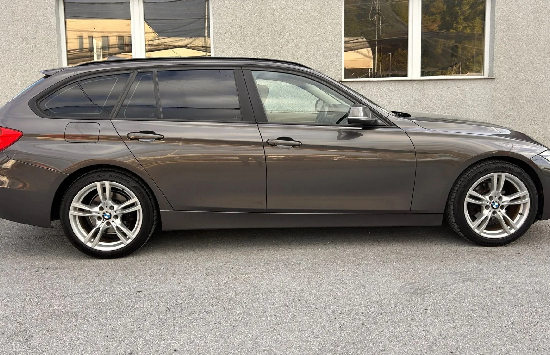 Zunanja slika - BMW Serija 3 - Touring: 318d Touring Sport Line-XSENON-NAVI-GRETJE SEDE - 4