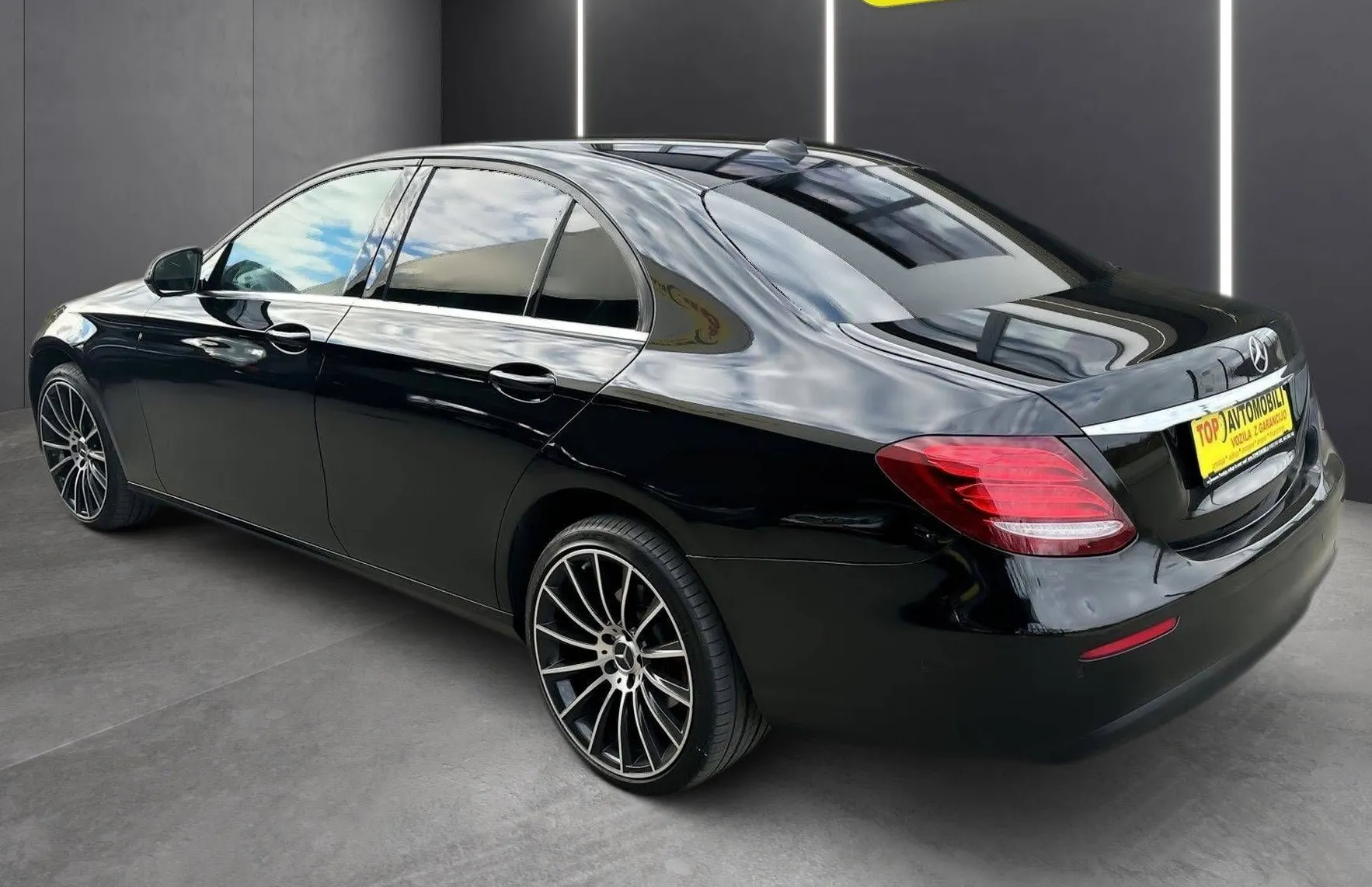 Zunanja slika - Mercedes-Benz E-Razred - E 220 d FULL LED PDC KAMERA NAVI BURMESTER USNJE.. - 5