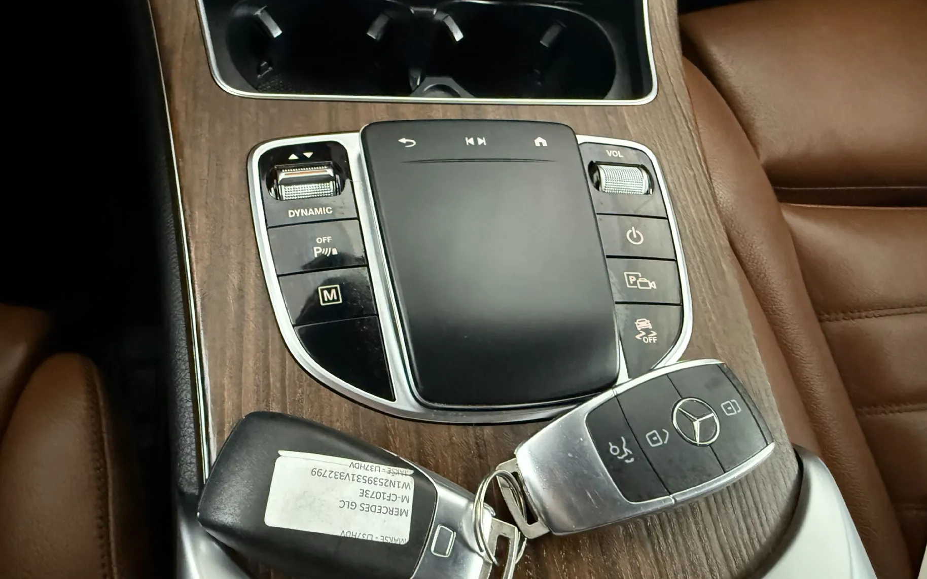 Notranja slika - Mercedes-Benz GLC-Razred - GLC 300 e 4MATIC AMG.NEMŠKI+4ALU.USNJE.LED.KAMERA - 17