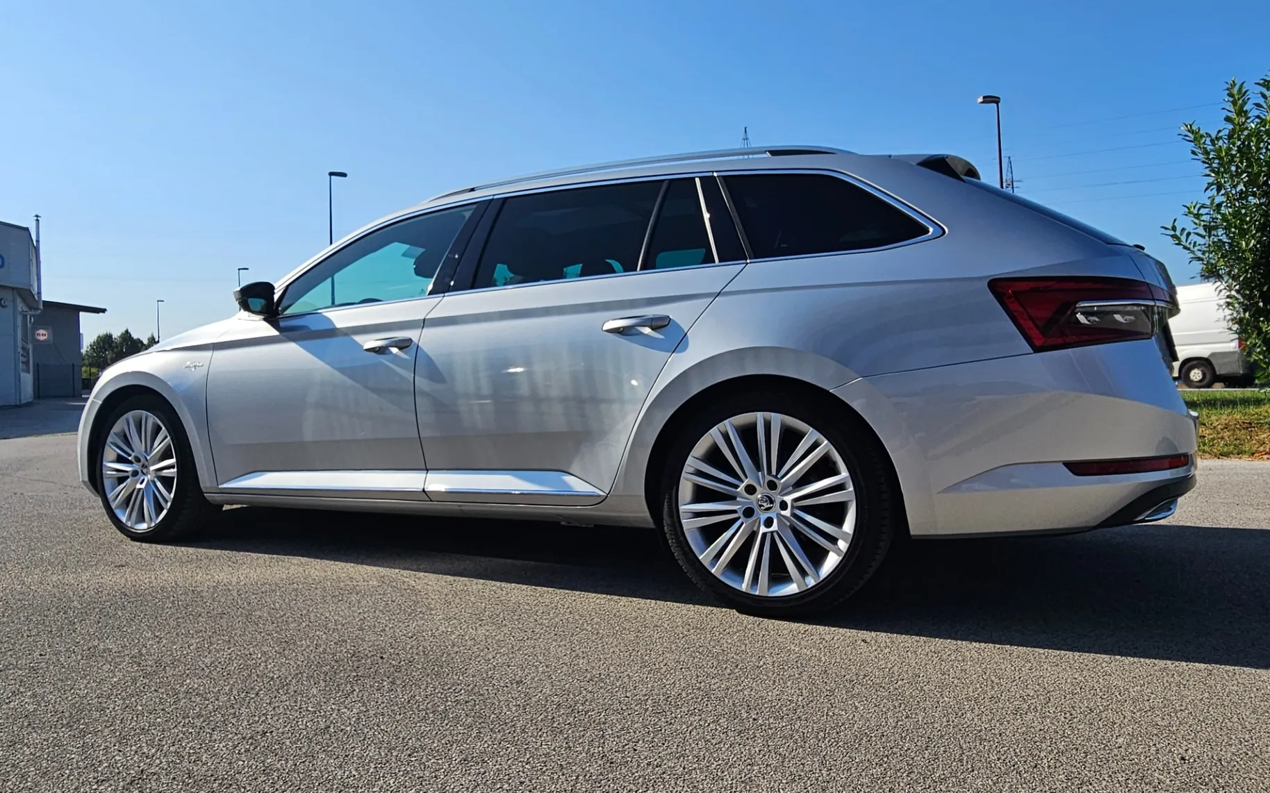 Zunanja slika - Škoda Superb - Combi 2,0 TDI L&K DSG - 5