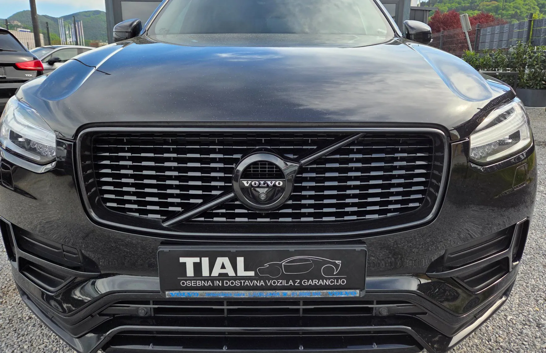 Zunanja slika - Volvo XC90 - D5 AWD R-Design Geartronic - 2
