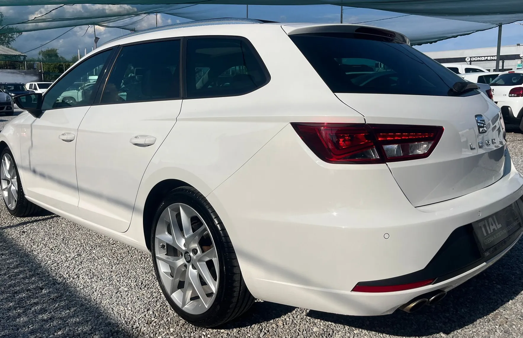 Zunanja slika - Seat Leon - 2.0 TDI 4X4-LED-NAVI-PANO-ALU17-OPR.VELIK SERVIS - 5