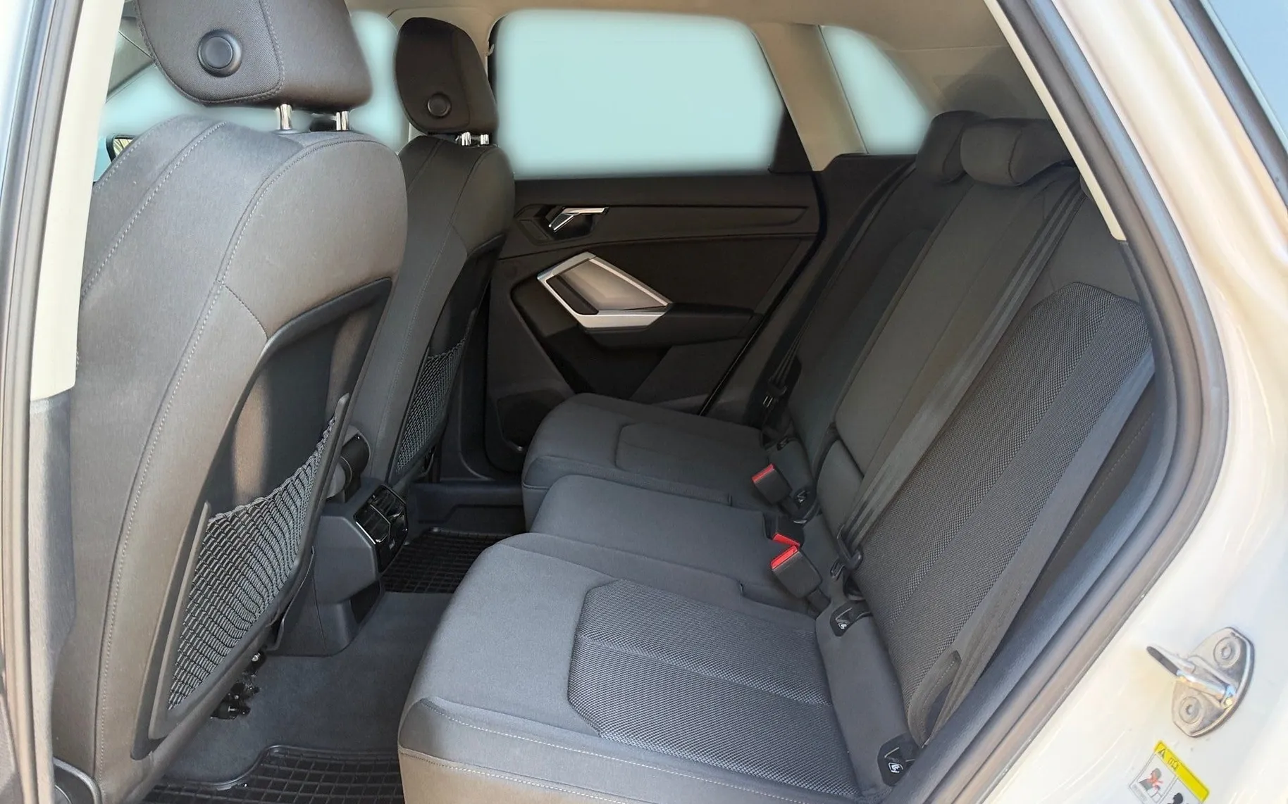 Notranja slika - Audi Q3 - 35 TFSI S line S tronic-SLO-Full LED-Gretje sedeže - 11