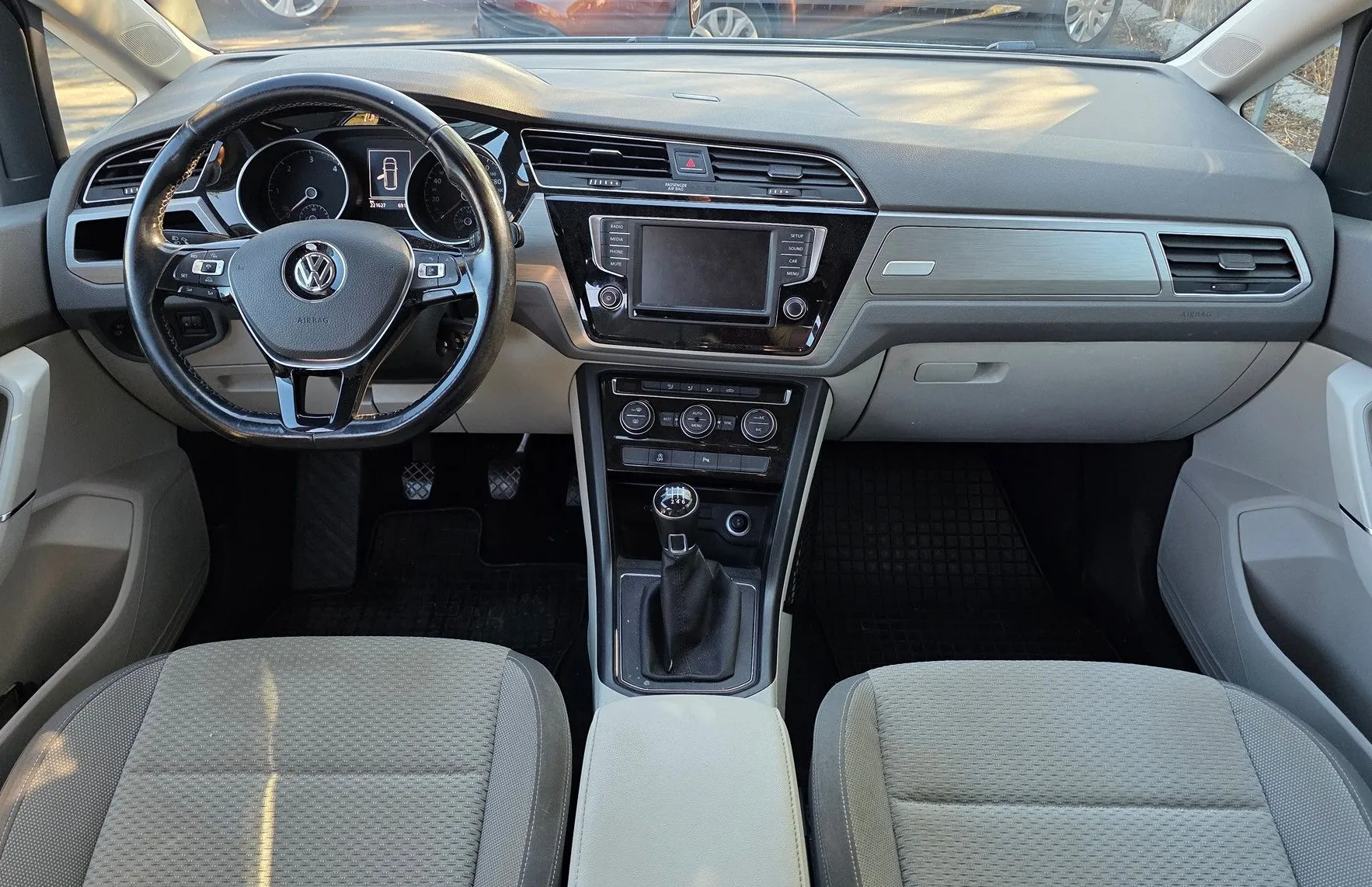 Zunanja slika - Volkswagen Touran - 2.0 TDI BMT HIGHLINE ZASLON-KLIMA-SLOVENSKI-1.LAST - 9