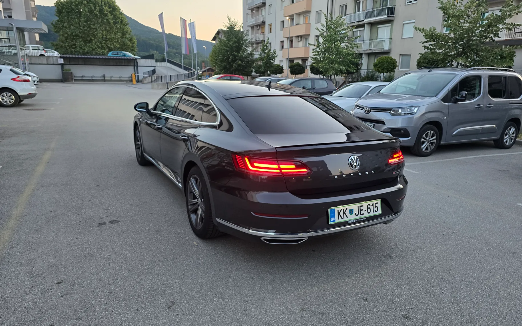 Zunanja slika - Volkswagen Arteon - 4motion 2,0 TDI BMT R-Line DSG - 2