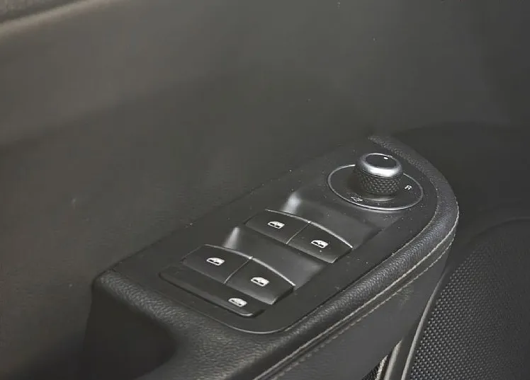 Zunanja slika - Alfa Romeo Giulia - 2.2 AT8 Q4 Veloce - AKT. TEMPOMAT - GRETJE VOLANA - 10