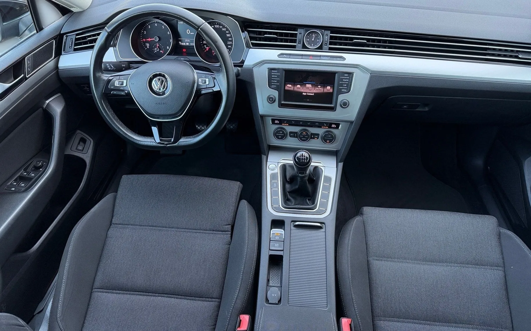 Notranja slika - Volkswagen Passat - 1.4 TSI BMT Trendline-Full LED-Navi-Masaža-Kamera - 10