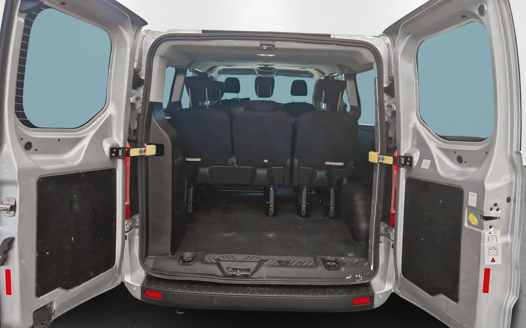 Zunanja slika - Ford Transit Custom - KOMBI TREND 2.0 TDCi 110 kW L2H1 7+1 - SLO-JAMSTVO - 11