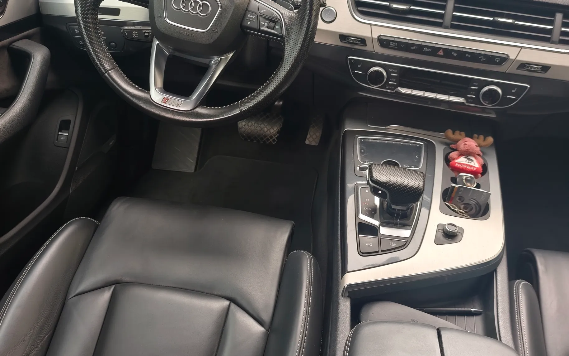 Notranja slika - Audi Q7 - Etron - 4