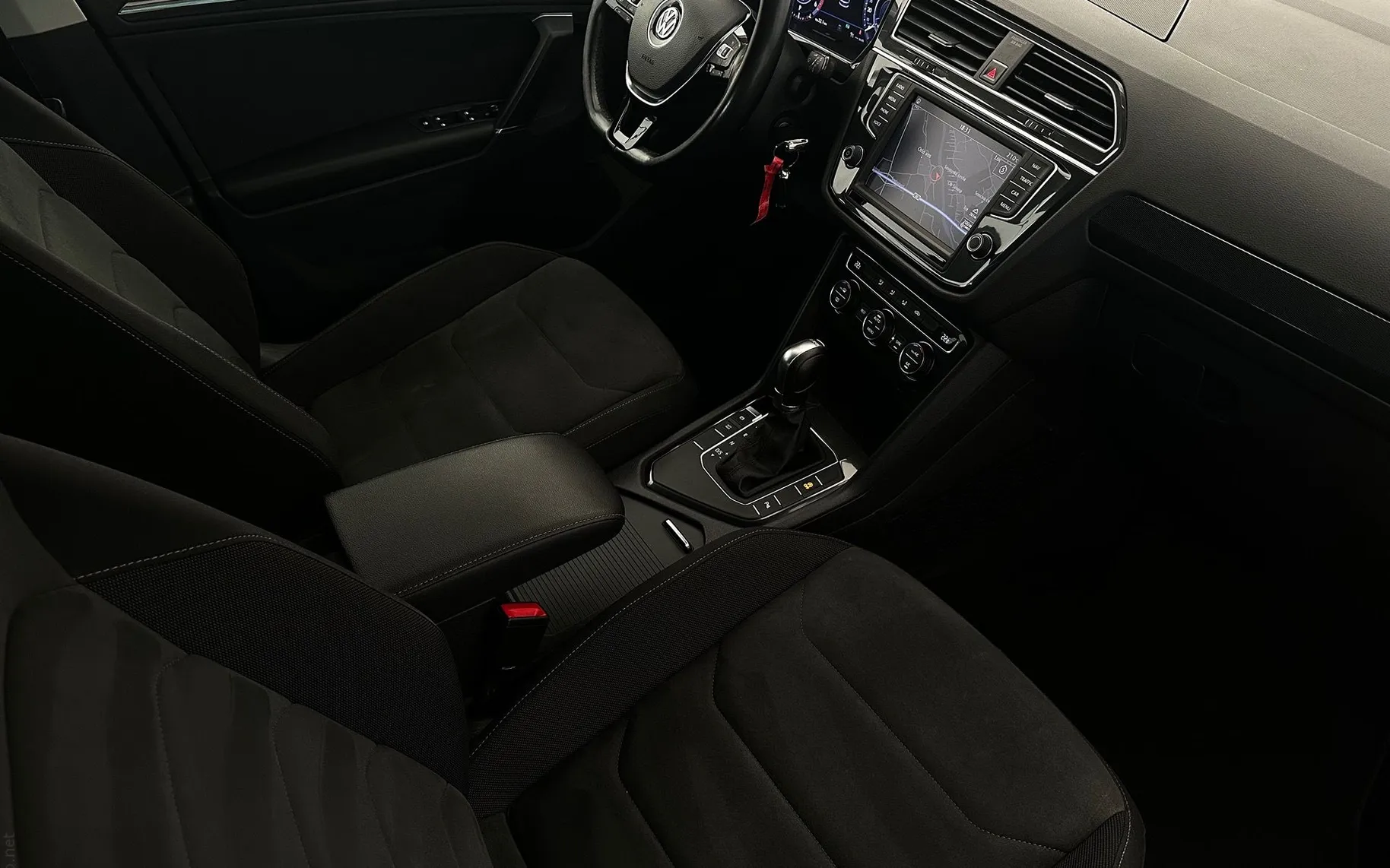 Notranja slika - VW Tiguan - 2.0TDI-DSG-HIGHLINE-VIRTUAL-LED-F1-19COL-NA OBROKE - 7