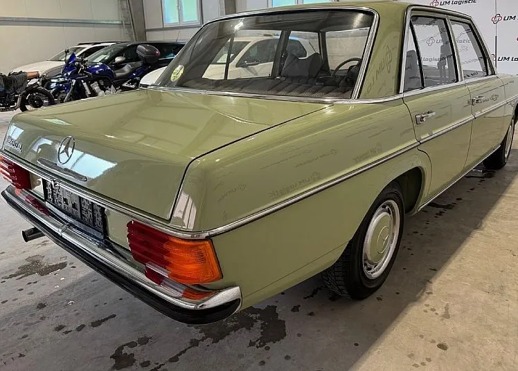 Zunanja slika - Mercedes-Benz E-Razred - 115 200D - KOT NOV - VOZILO V PRVI BARVI - 7