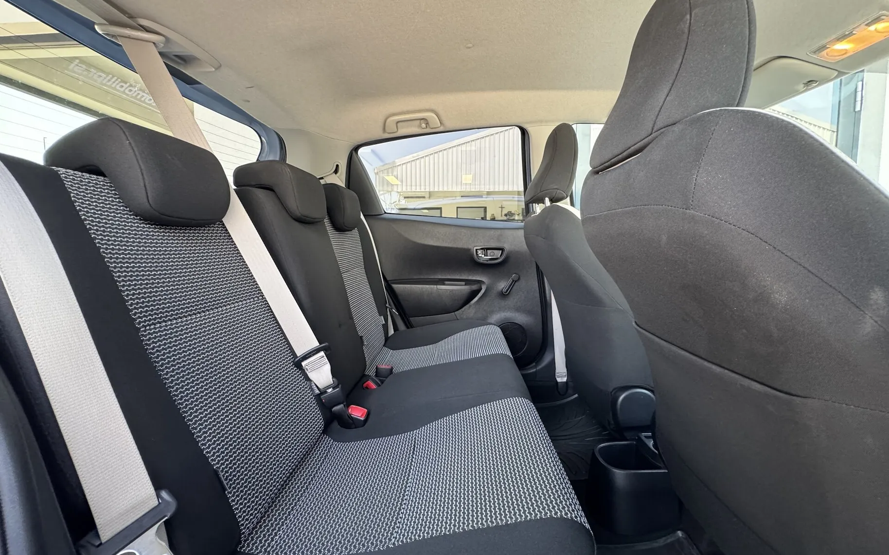 Zunanja slika - Toyota Yaris - 1.33 VVT-i Luna SLO 6 PRESTAV 2 KOMPLETA PLATIŠČ - 11