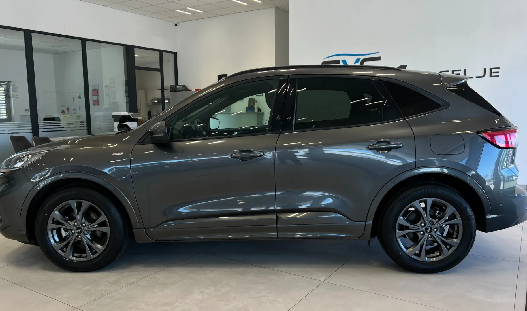Zunanja slika - Ford Kuga - ST-LINE 2.5 Duratec Hybrid 140kW FHEV - 3