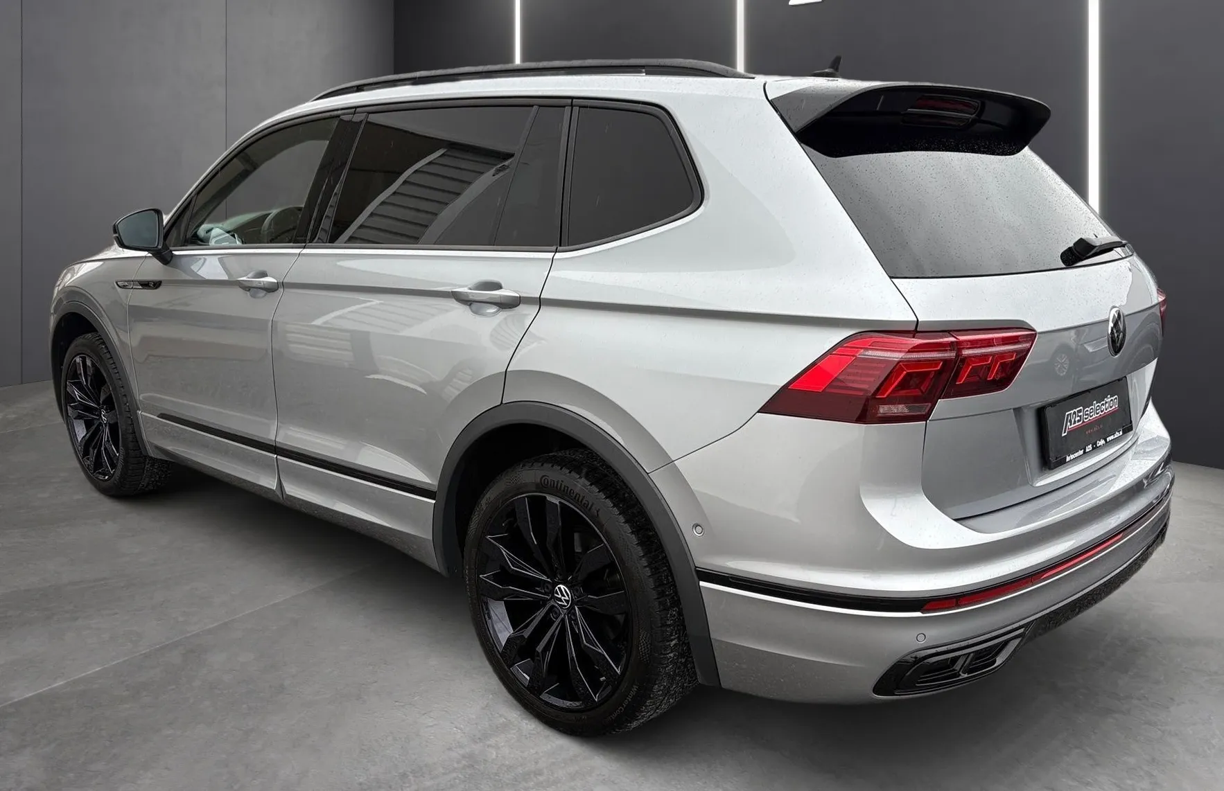 Zunanja slika - VW Tiguan Allspace - 2.0 TDI 4MOTION R-Line-SLO-Panorama-DCC-Mrtvi kot - 4