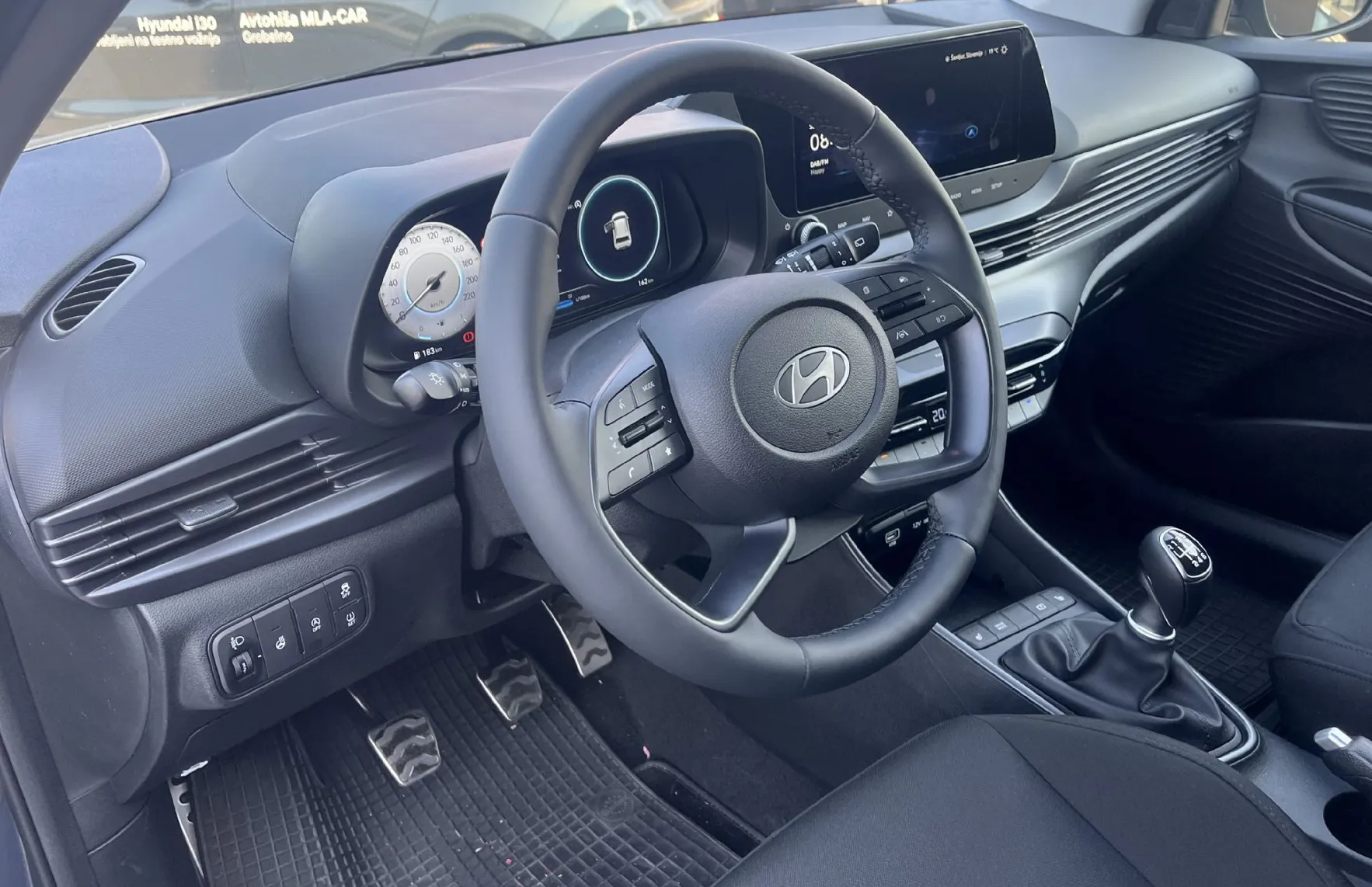 Zunanja slika - Hyundai Bayon - 1.0 T-GDI 100 PREMIUM TESTNO VOZILO - 9