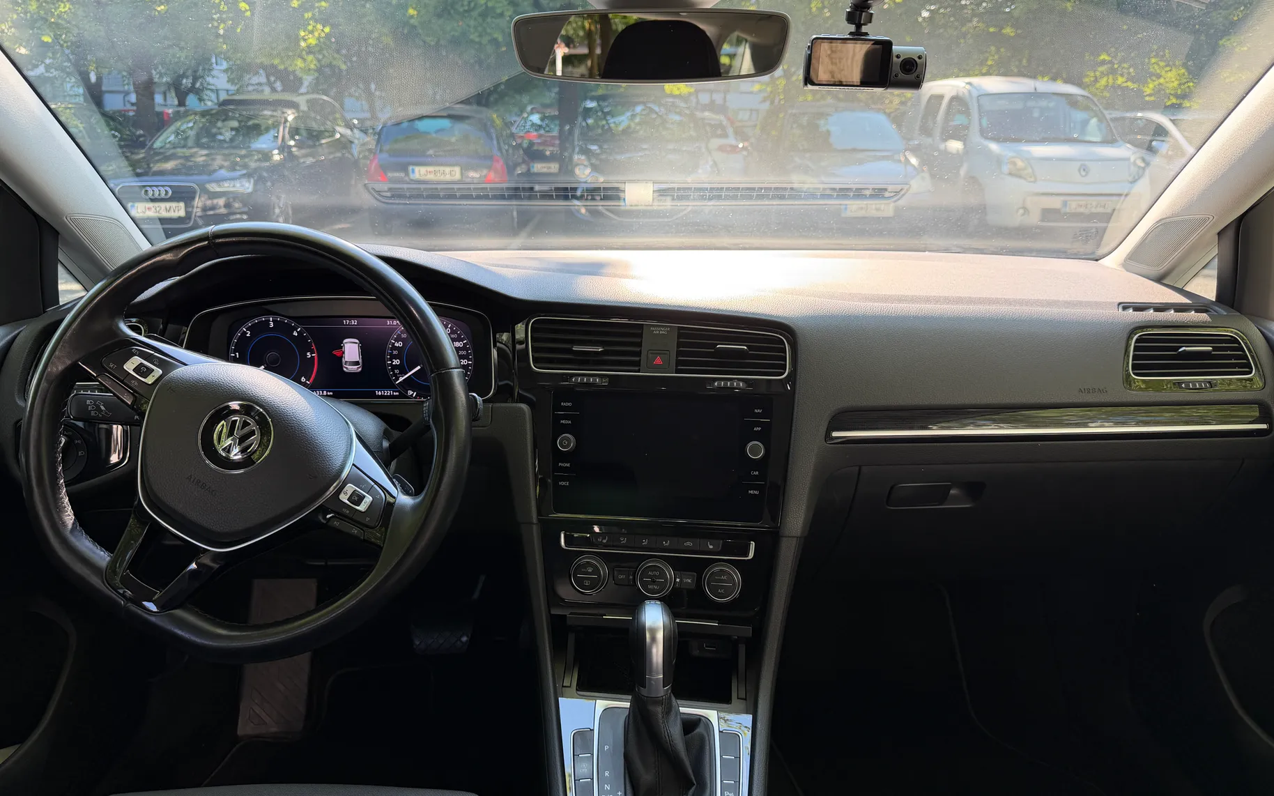 Notranja slika - Volkswagen Golf - Variant 2,0 TDI BMT Highline DSG - 9