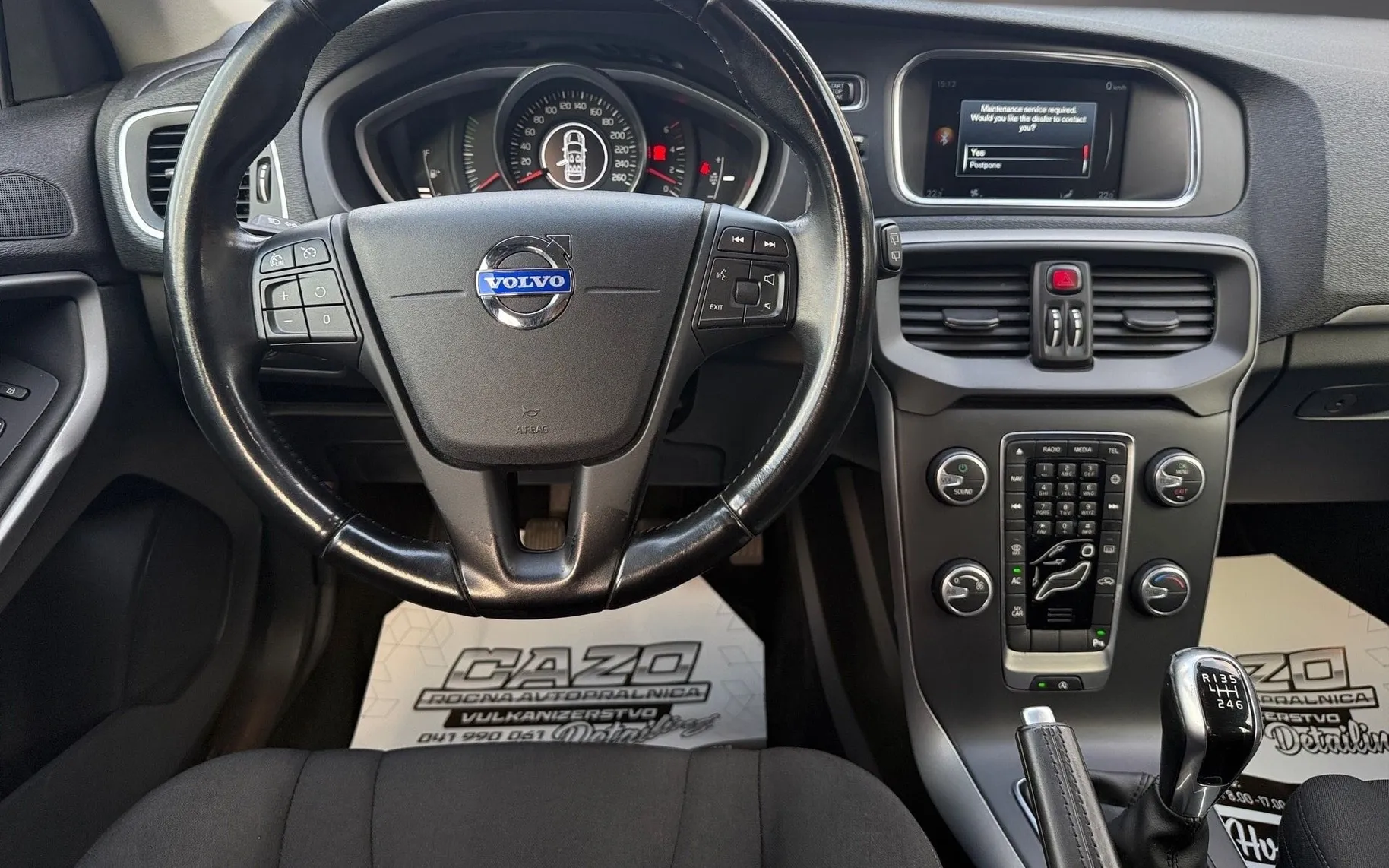 Notranja slika - Volvo V40 - D2 102g Powershift R-Design Kinetic... - 11