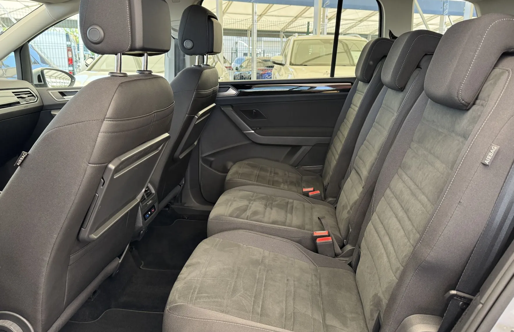 Zunanja slika - Volkswagen Touran - 2.0 TDI Highline DSG - 10