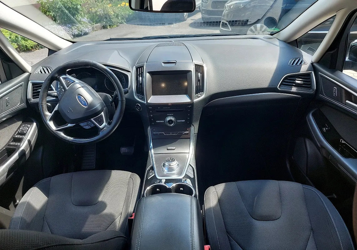 Notranja slika - Ford S-MAX - 2,0 EcoBlue Titanium - 9