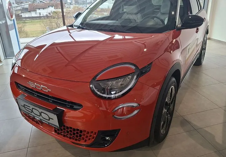 Zunanja slika - Fiat 600 - 1.2 T3 Hybrid DCT 145 LaPrima - 1
