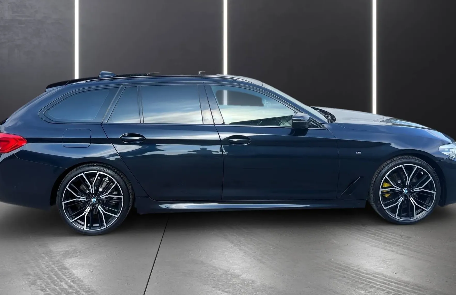Zunanja slika - BMW Serija 5 - Touring: 520d M-PAKET FUL LED NAVI TEMP PANO PDC KLJUKA - 6