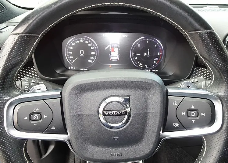 Zunanja slika - Volvo XC40 - D3 A AWD R-Design ODLIČNO OHRANJEN - 8