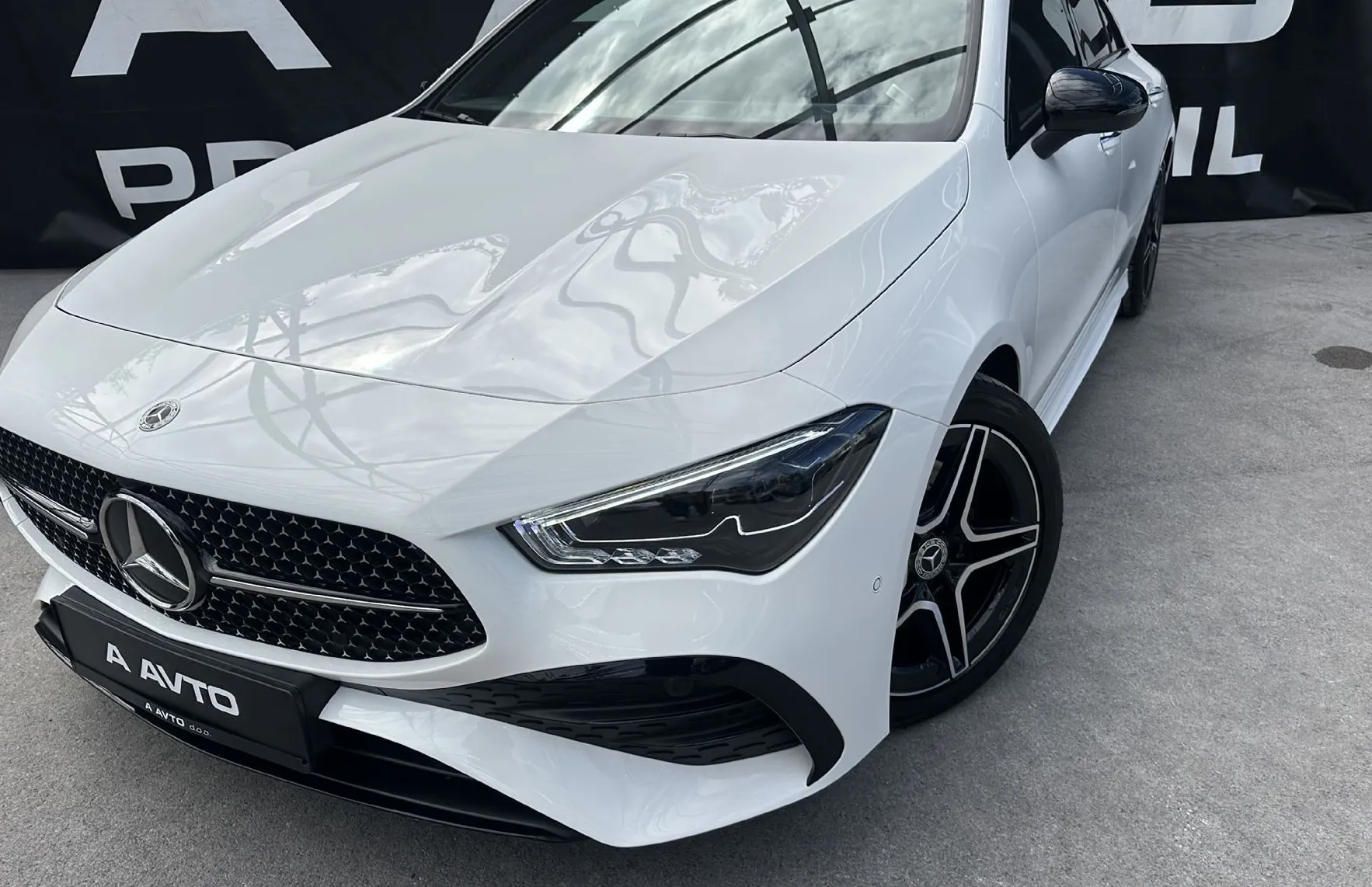 Zunanja slika - Mercedes-Benz CLA-Razred - 200d AVT. AMG-NIGHT-KEYLESS-KAMERA-PDC-NAVI-18COL - 1