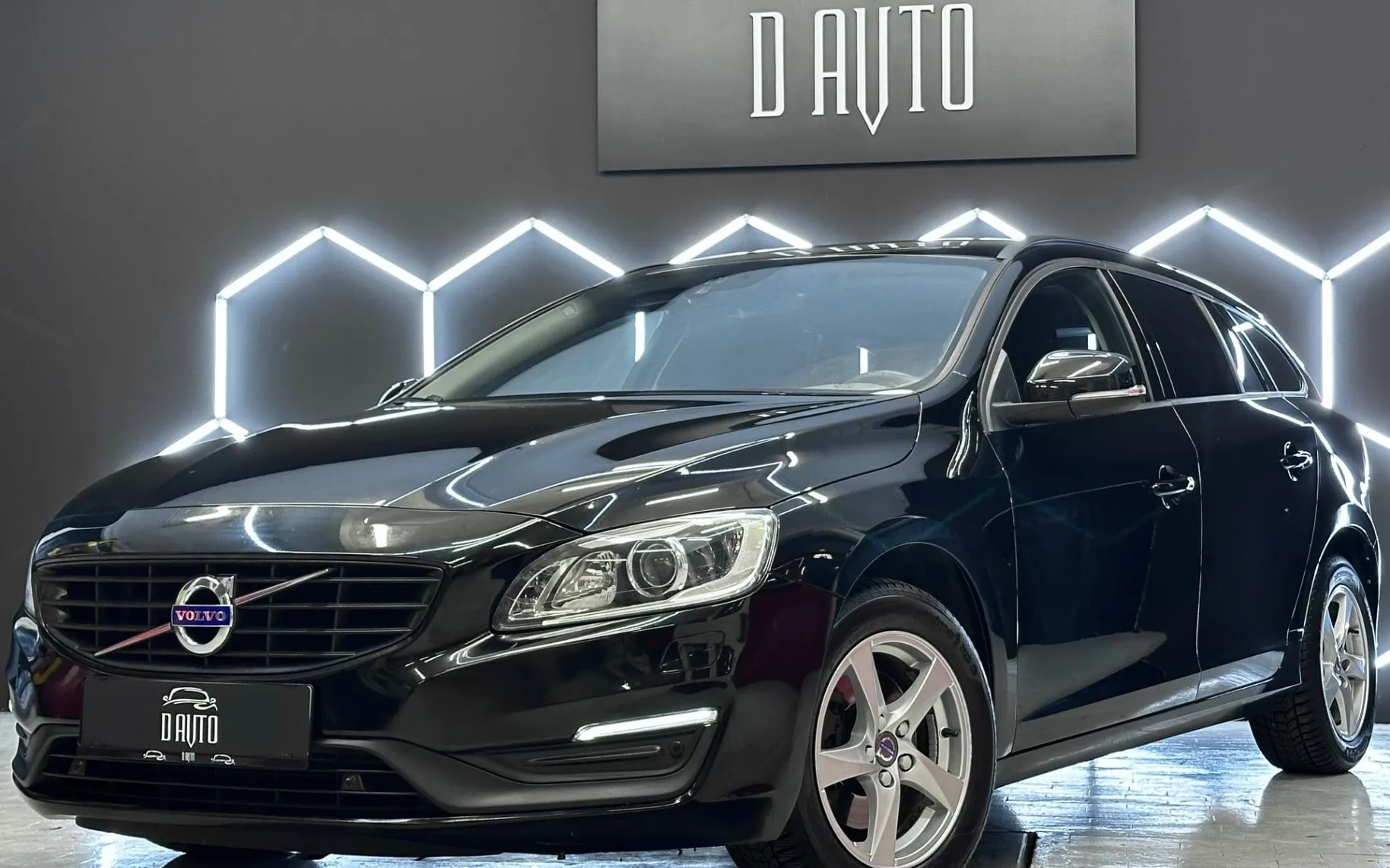 Zunanja slika - Volvo V60 - 2.0D KAMERA-NAVI-BIXENON-GRETJE SEDEZEV-PDC... - 1