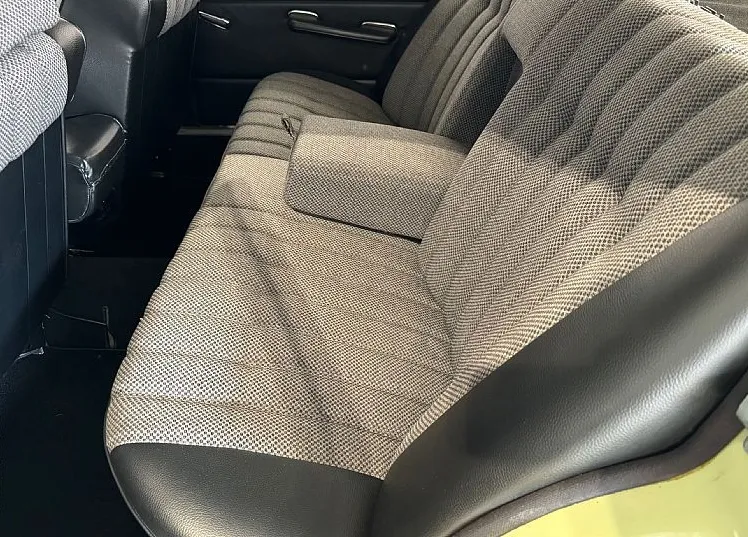 Zunanja slika - Mercedes-Benz E-Razred - 115 200D - KOT NOV - VOZILO V PRVI BARVI - 12