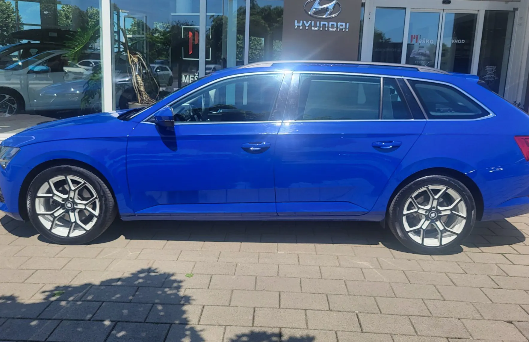 Zunanja slika - Škoda Superb - Combi 2.0 TDI DSG slo-pdc-alu-acc-led-el.paket - 3