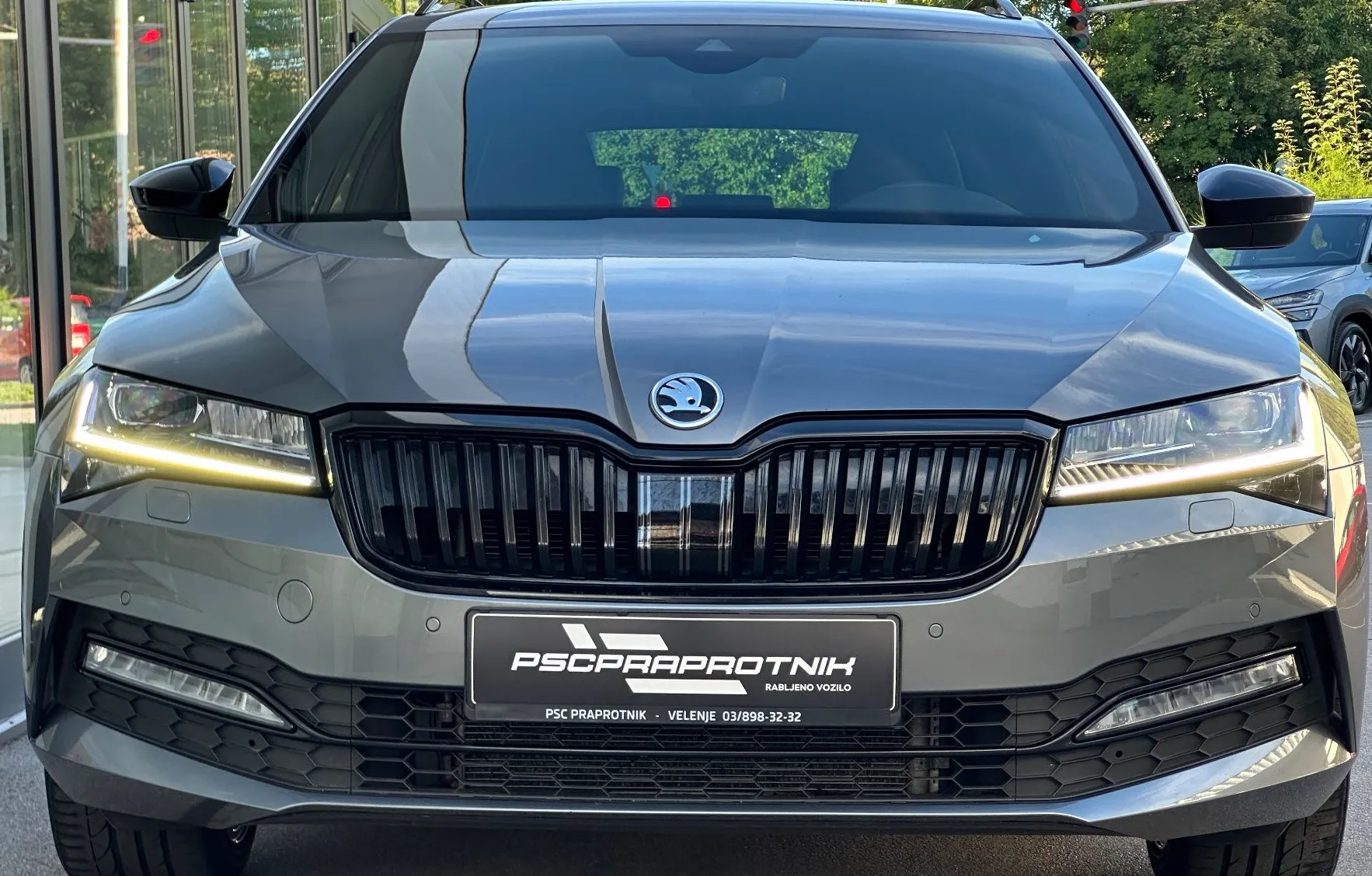 Zunanja slika - Škoda Superb - Combi Sportline 2.0 TDI DSG 4x4 DCC-ACC-KLJUKA - 3