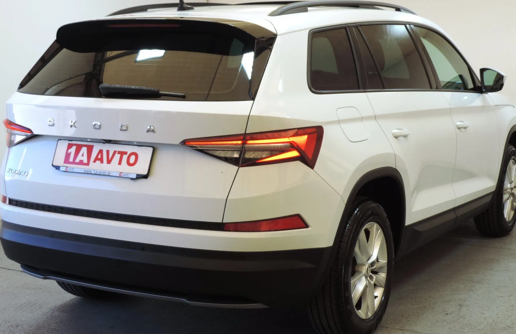 Zunanja slika - Škoda Kodiaq - 2.0 TDI Ambition DSG 7.SEDEŽEV-PANORAMA-ACC-LED - 5