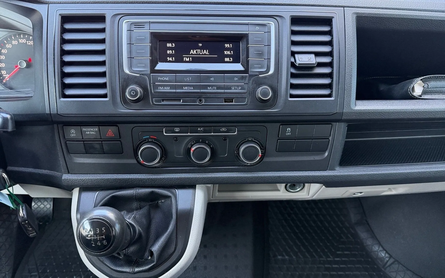 Notranja slika - Volkswagen Transporter - Krpan 2.0 TDI KMR-SLO-PDC-Vlečna kljuka-... - 9