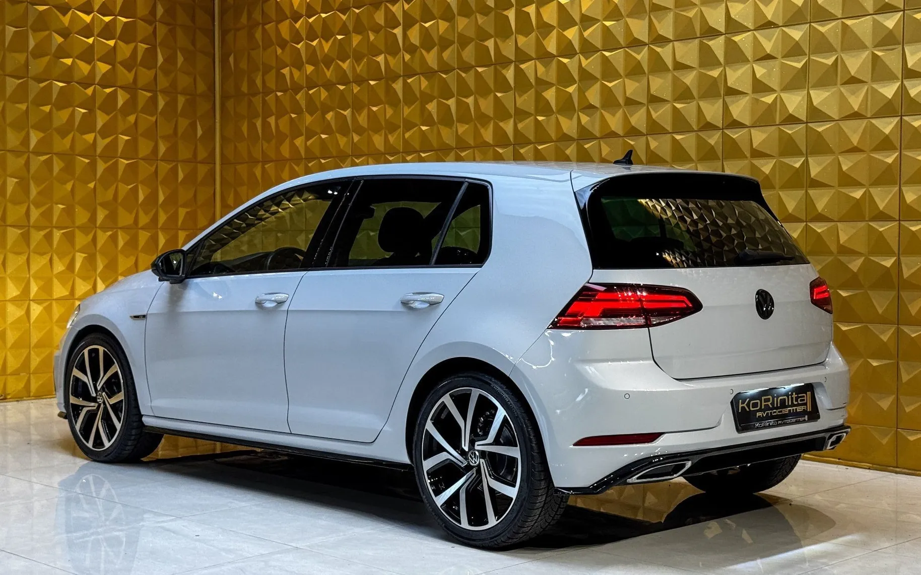 Notranja slika - Volkswagen Golf - 1.6 TDI R Line-LED-TEMP-PDC-MULTIFUNKCIJA - 7