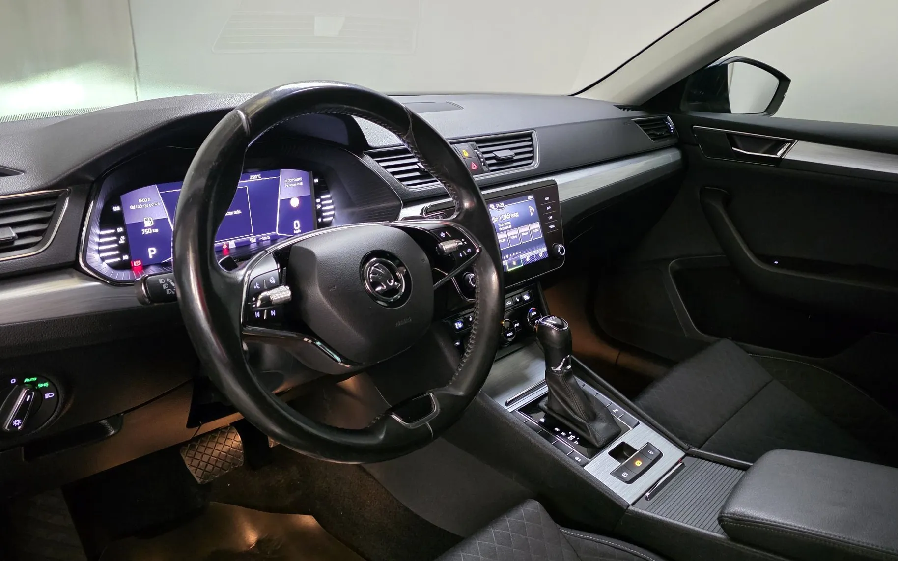 Zunanja slika - Škoda Superb - Combi 2,0 TDI Ambition DSG ACC NAVI LED KAM KLJUKA - 6