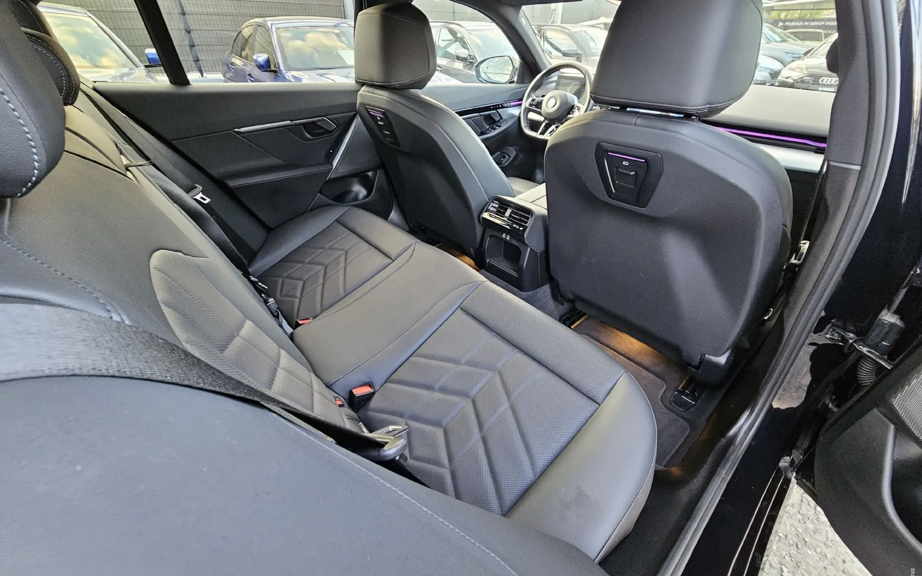 Notranja slika - BMW serija 5: - 520d Avt. |M-OPTIC|VIRTUAL|AMBIENT|EL-SED|ALU19| - 11