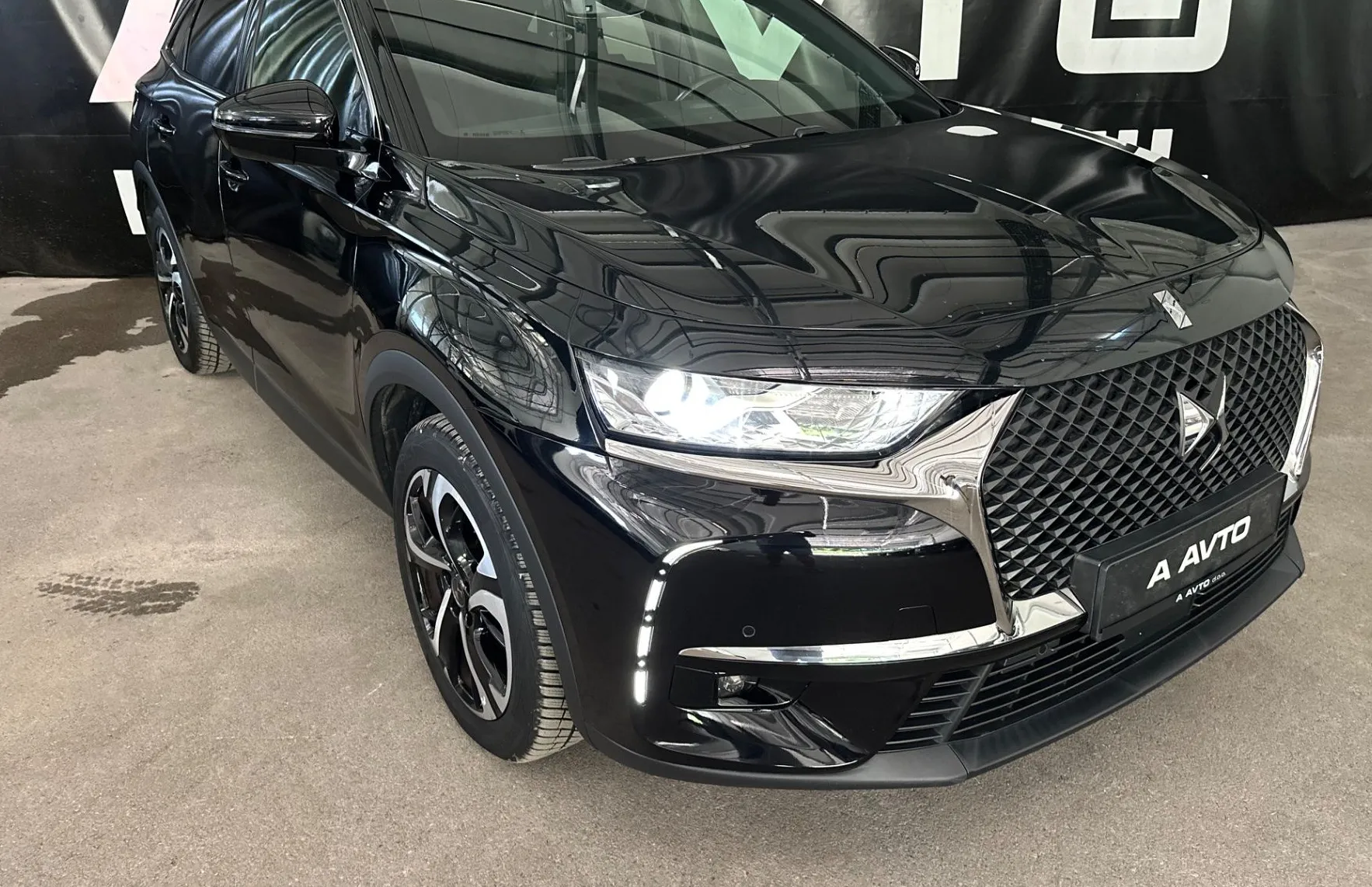 Zunanja slika - DS DS 7 Crossback - 1.6 PT Business-KAMERA-NAVI-18COL-GRETJE SEDEŽEV.. - 2
