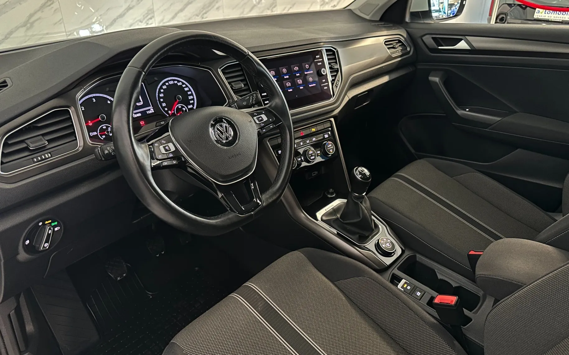 Notranja slika - Volkswagen T-Roc - 2.0 TDI | 4Motion | ACC | PDC | SLO | - 8