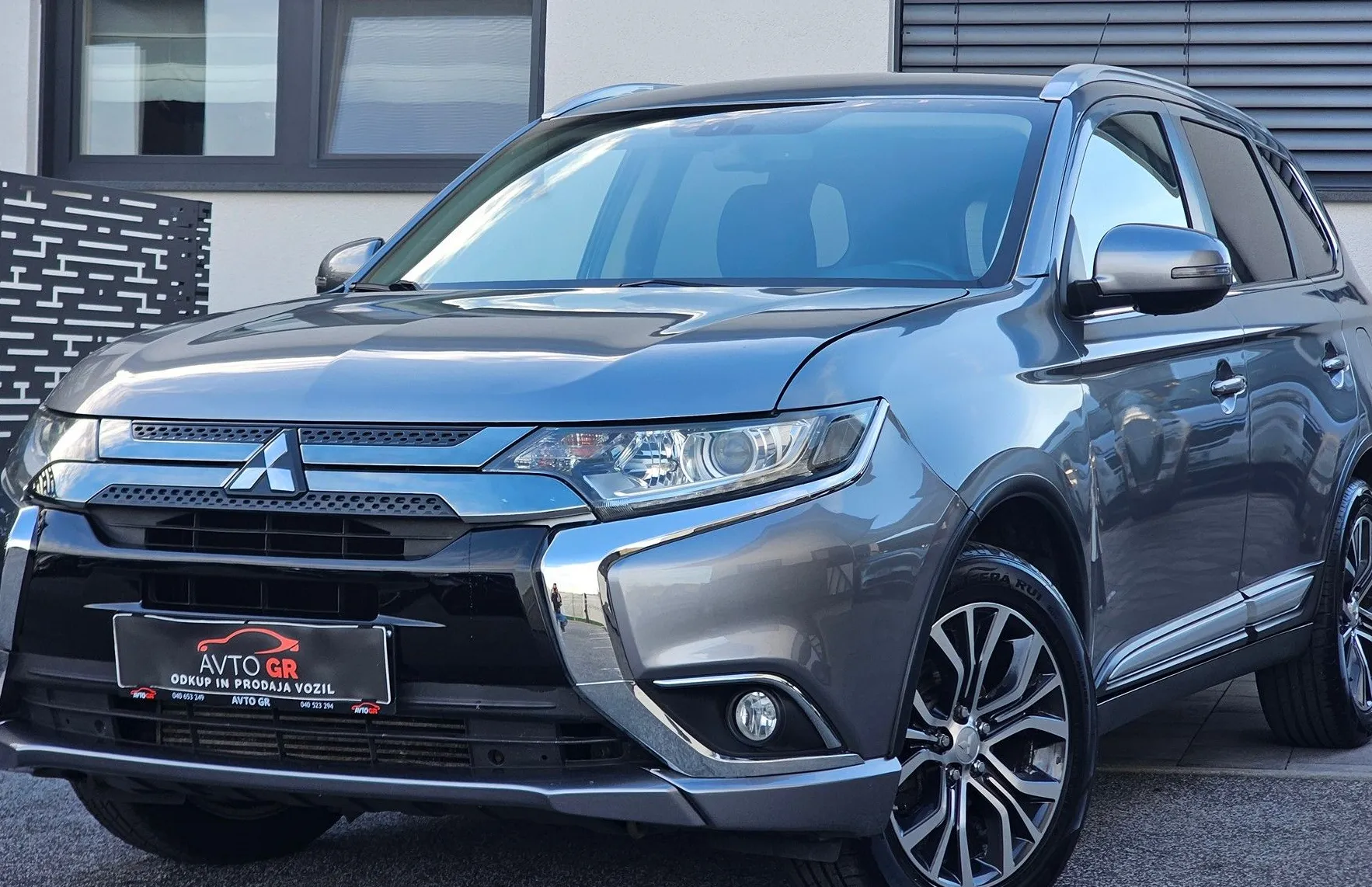 Zunanja slika - Mitsubishi Outlander - 4WD 2.2 DI-D Intense+Le 149.000km-7Sedežov-Odličen - 1