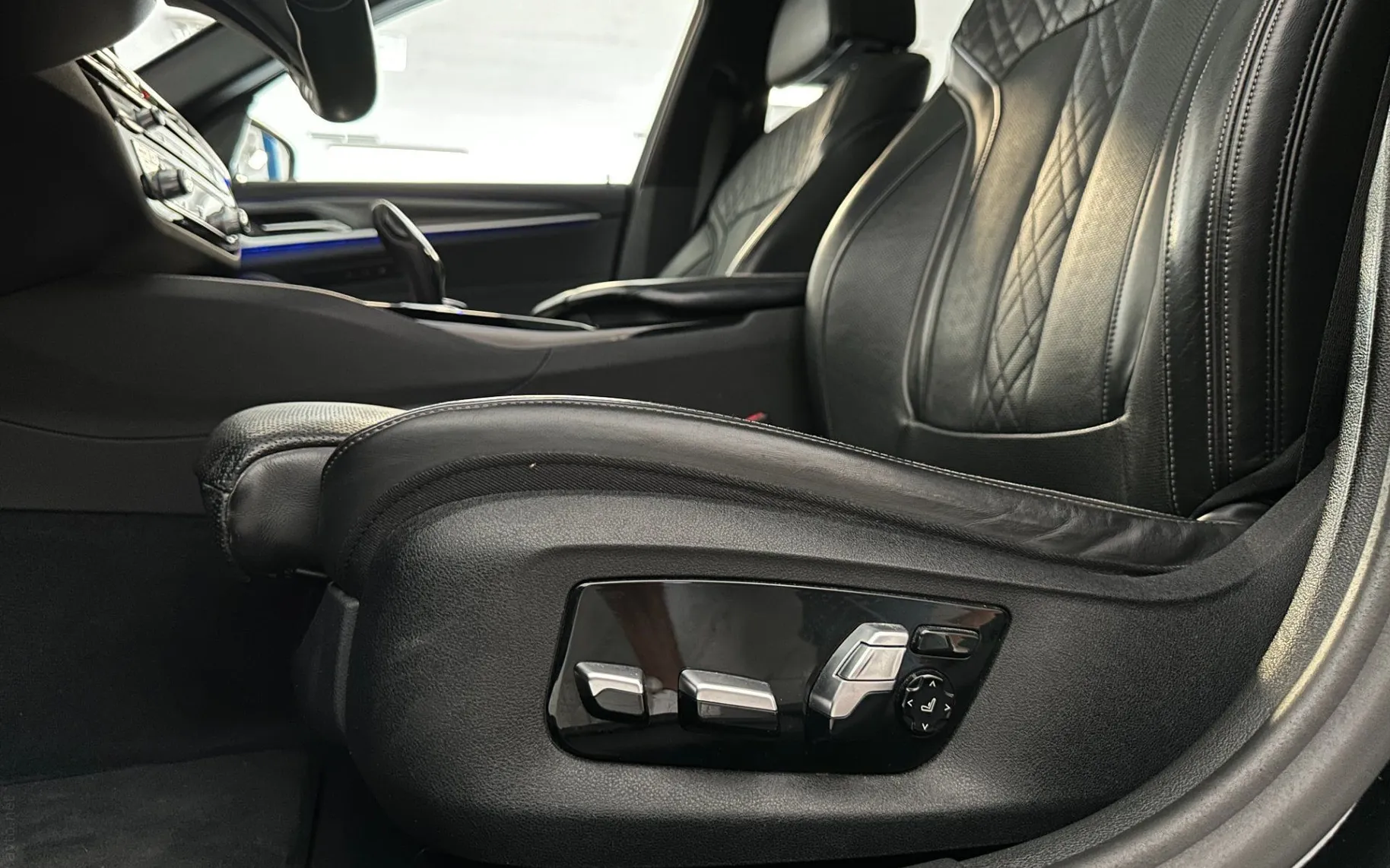 Notranja slika - BMW serija 5 Touring: - 540d |xD|M|Laser|Pano|360K|HUD|Hlaj|Harman|Memory. - 8