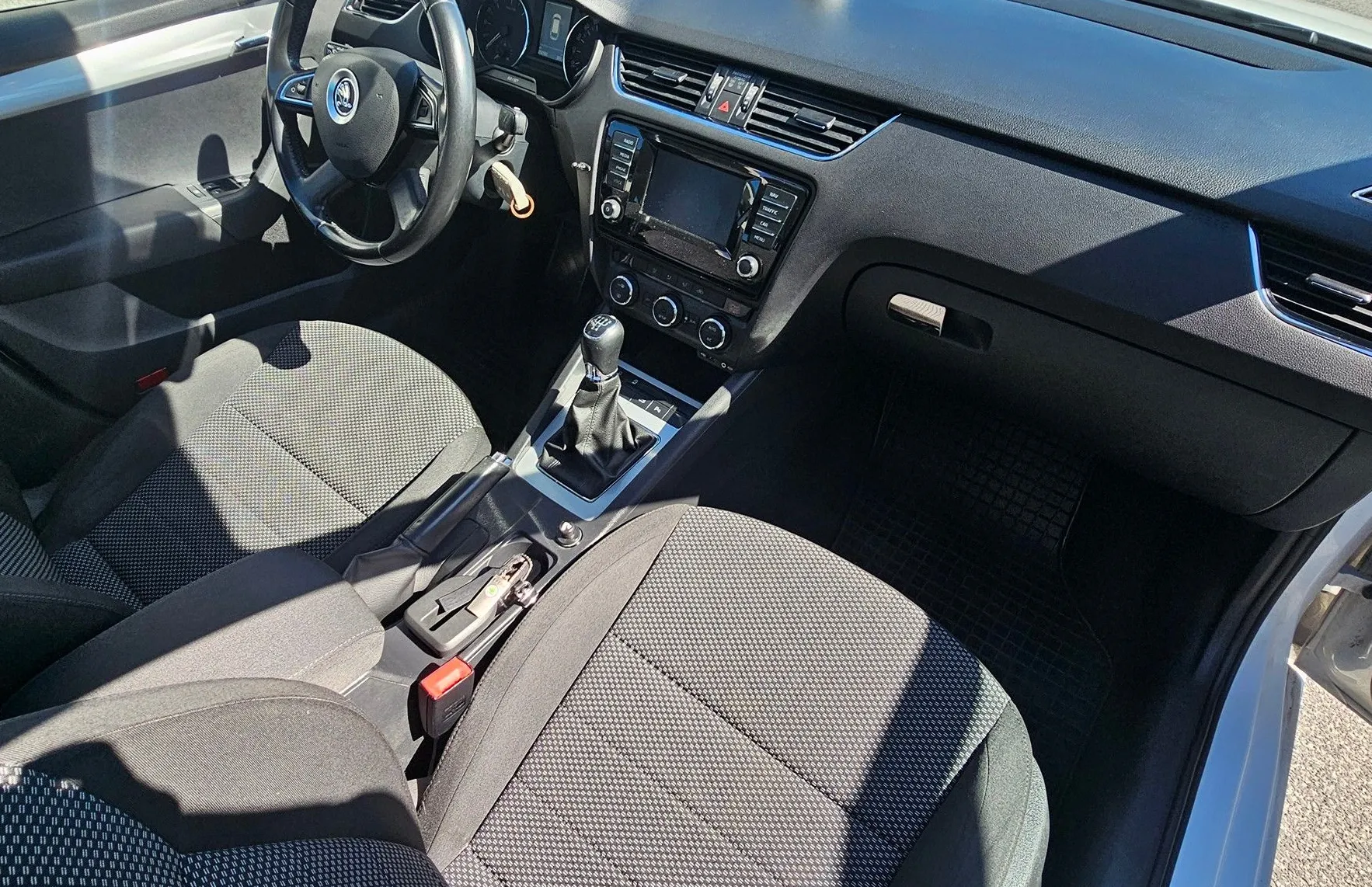 Zunanja slika - Škoda Octavia - Combi 1.6 TDI -PANORAMA-KAMERA-PDC-ODLIČNA-KREDIT - 3