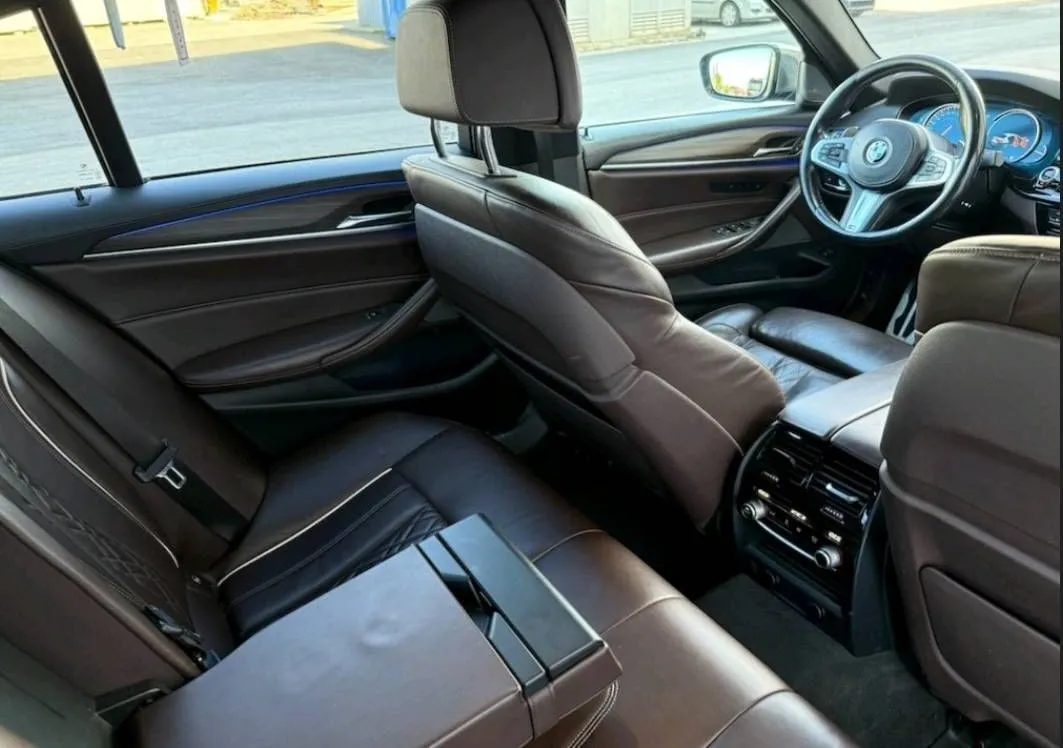 Notranja slika - BMW serija 5: - M550i xDrive Avt. - 7