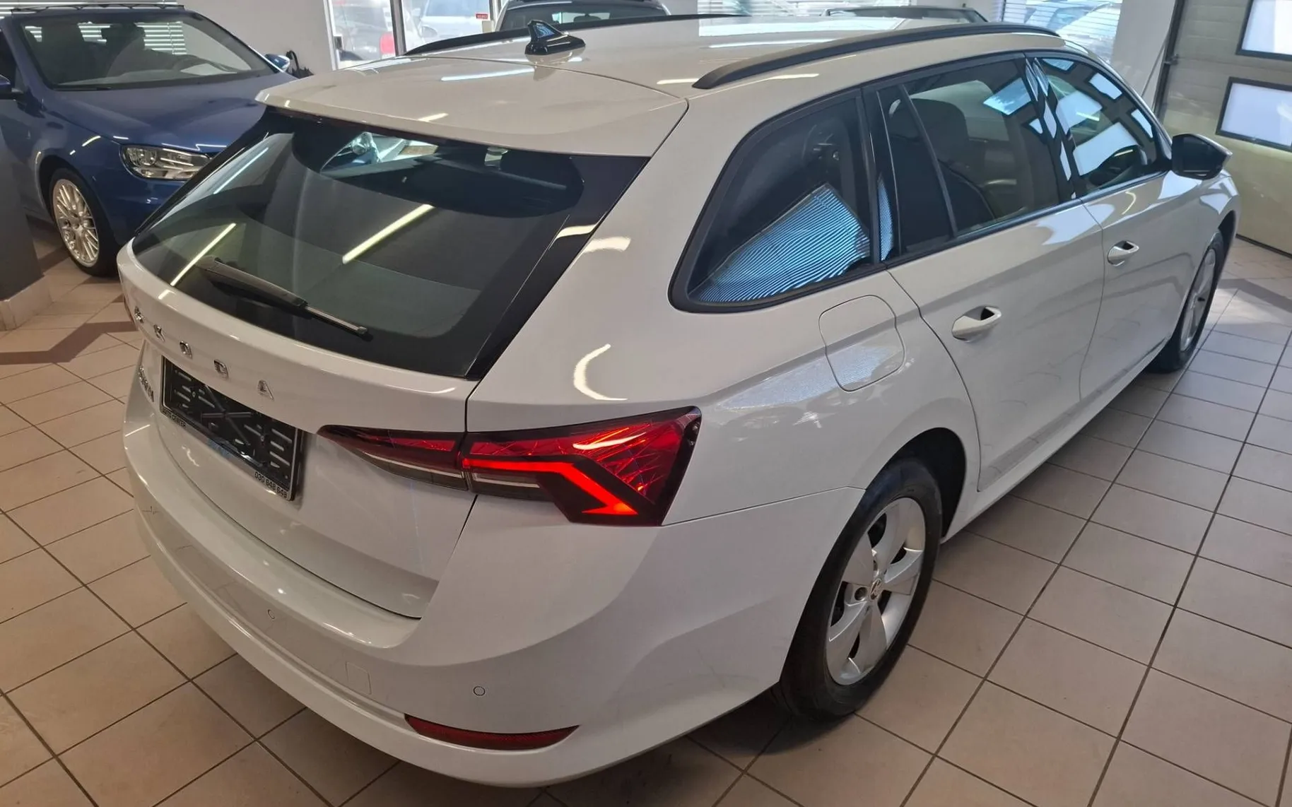 Zunanja slika - Škoda Octavia - Combi 2.0 TDI DSG-NAVI-PDC-ACC-FULL LED-ALU- - 4