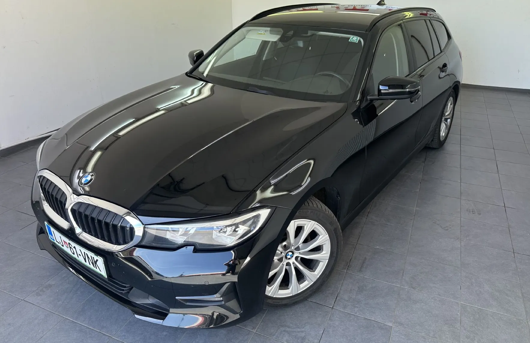 Zunanja slika - BMW Serija 3 - Touring: 318d Touring.NAVI.PDC.KONFORT.ZAKLEPANJE.KLJUKA - 1