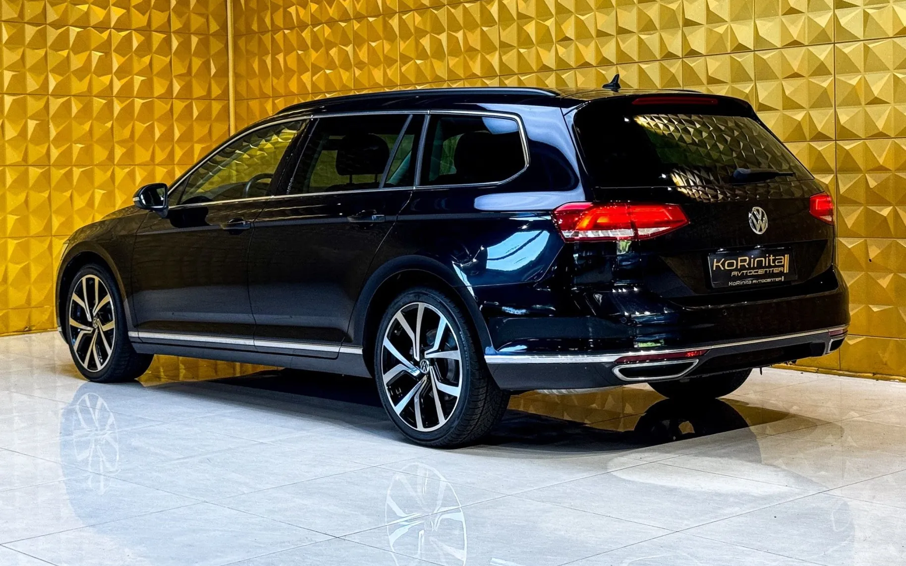 Notranja slika - Volkswagen Passat Variant - 2.0 TDI AUT.-LED-RADAR TRMP-GRETJE-NAVI-PDC - 7