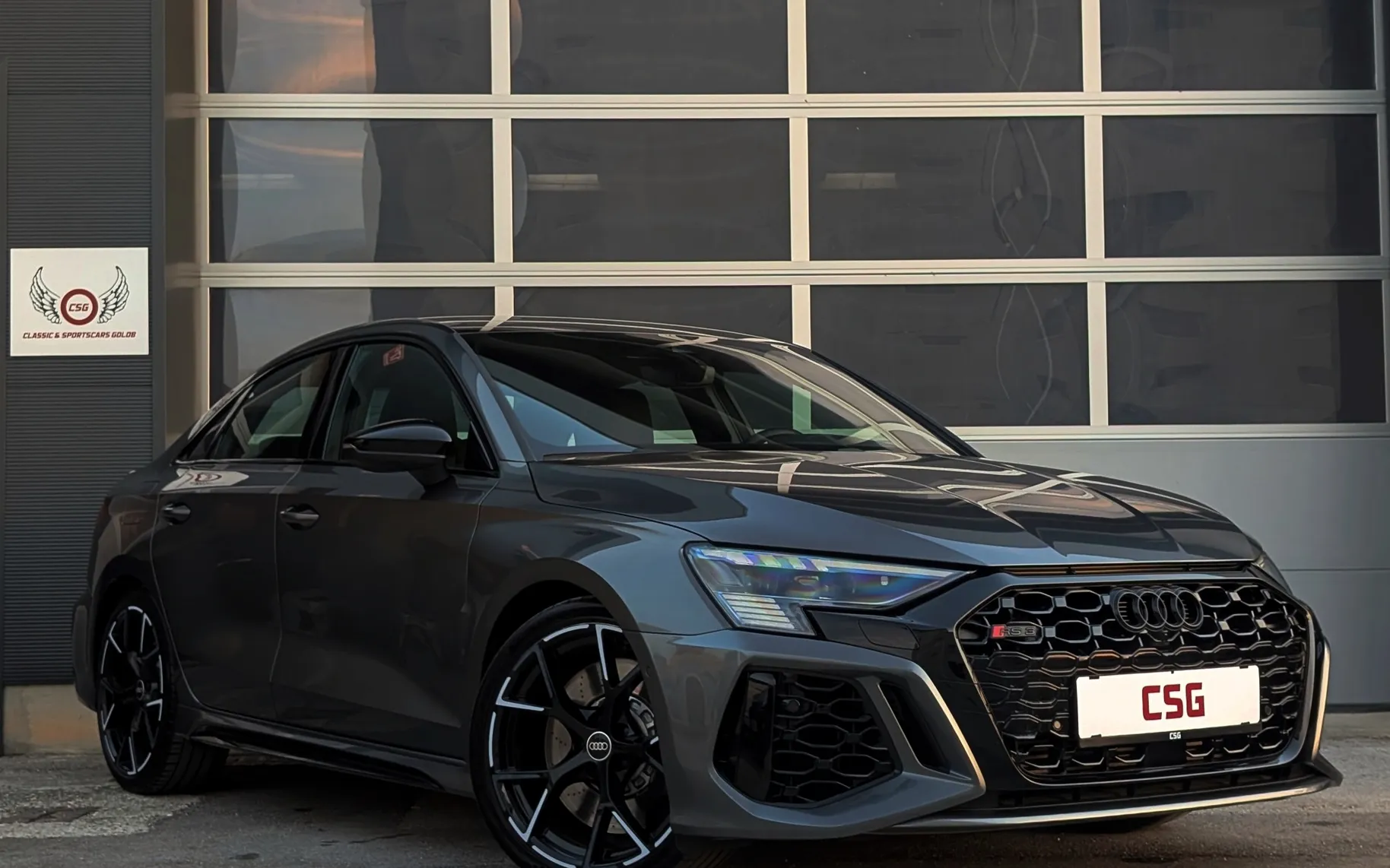 Zunanja slika - Audi RS3 - A3 Limo 2.5 TFSI quattro S-tronic - 1