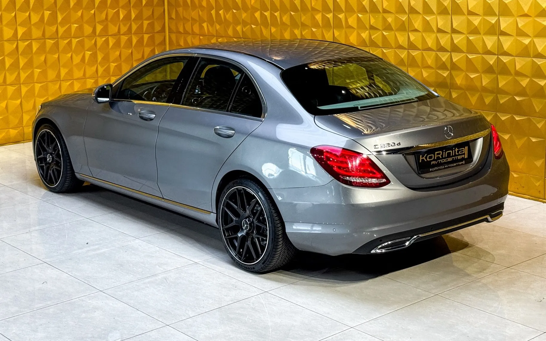 Notranja slika - Mercedes-Benz C-Razred - C220d-LED-GRETJE-NAVI-PDC - 8