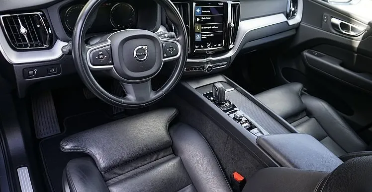 Zunanja slika - Volvo XC60 - B4D AWD AUT Momentum Pro+ACC+KAM.+12.MES.JAMSTVO - 9